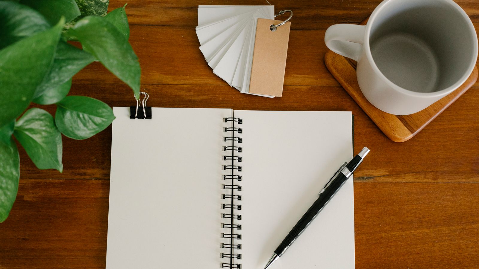 Gedruckte Tabelle mit Stift
